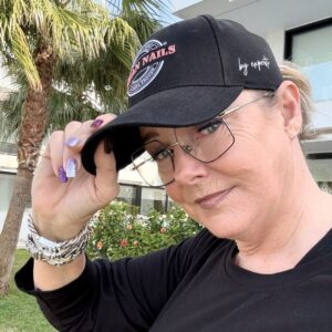 Janetta met Urban Nails Pet Cap