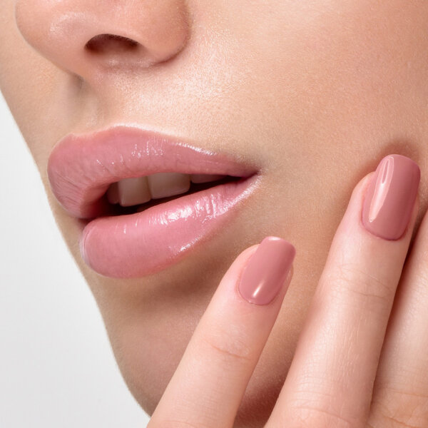 Famous Names Glaze Peptide Lip Treatment